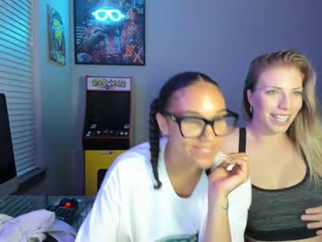 L0vecherry Chaturbate stream image from April 29, 2025