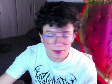 Moonlight_Baee Chaturbate stream image from April 29, 2025