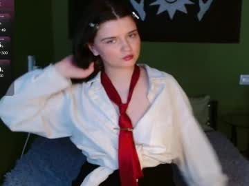 Emilyblyde Chaturbate stream image from April 29, 2025