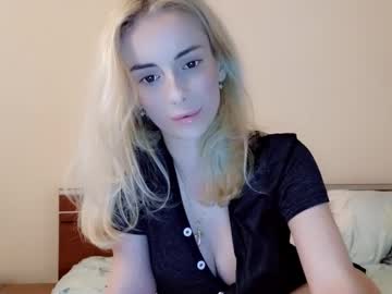 Christihanson Chaturbate stream image from April 29, 2025