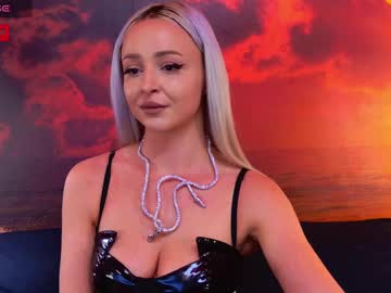 Julliamilerrr Chaturbate stream image from April 29, 2025