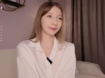 Sunnmoonn Chaturbate stream image from April 29, 2025
