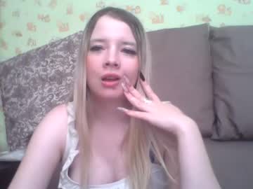 Universeemily Chaturbate stream image from April 29, 2025