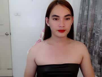 Latatina2211 Chaturbate stream image from April 29, 2025
