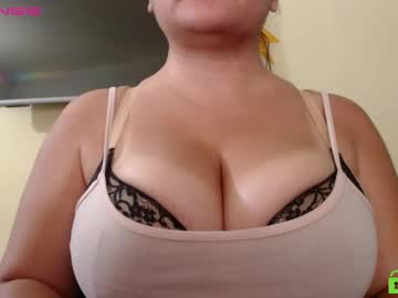 Camiilahotxxx Chaturbate stream image from April 29, 2025