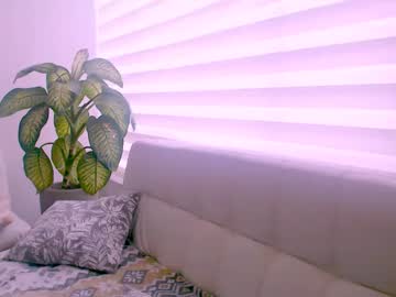 Paulinerussell Chaturbate stream image from April 29, 2025