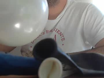 Fedeglobos Chaturbate stream image from April 29, 2025