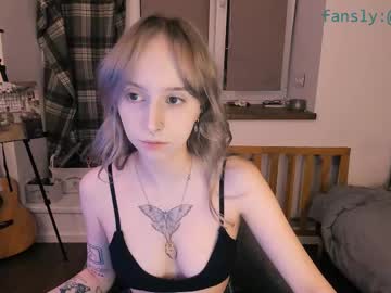 Alisonpaper Chaturbate stream image from April 29, 2025
