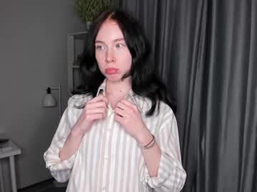 Lovelylillyy Chaturbate stream image from April 29, 2025