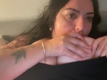 Irisvalenti Chaturbate stream image from April 29, 2025