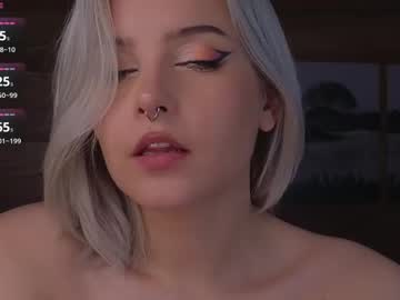 Lilywings Chaturbate stream image from April 29, 2025