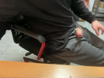 Shoopsalex Chaturbate stream image from April 29, 2025