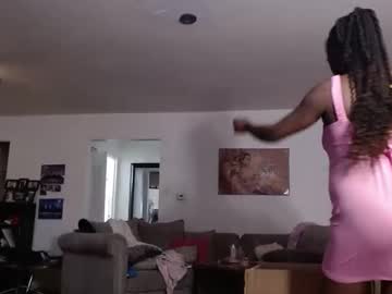 Carliecreams Chaturbate stream image from April 30, 2025
