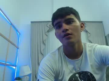 Kiwi_8 Chaturbate stream image from April 30, 2025