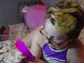 Backyardkitty Chaturbate stream image from April 30, 2025