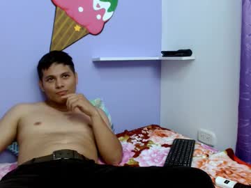 Heyboyreiner18 Chaturbate stream image from April 30, 2025