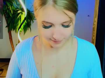 Angellevaa Chaturbate stream image from April 30, 2025