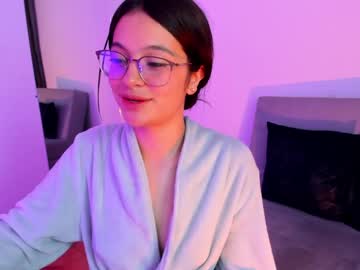 Lucyevs Chaturbate stream image from April 30, 2025