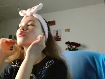 Glitter_Doll Chaturbate stream image from April 30, 2025
