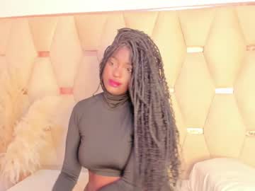 Lauraaluccii Chaturbate stream image from April 30, 2025