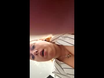 Lexximykol Chaturbate stream image from April 30, 2025