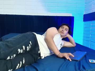 Rocksttarcam Chaturbate stream image from April 30, 2025