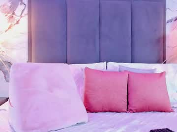 Zoecamils Chaturbate stream image from April 30, 2025