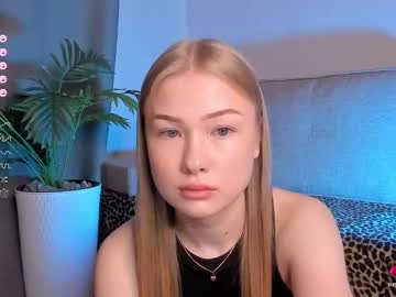 Evaa_Shy18 Chaturbate stream image from April 30, 2025