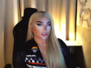 Queenarthalia Chaturbate stream image from April 30, 2025