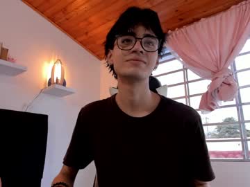 Nohatwink Chaturbate stream image from April 30, 2025