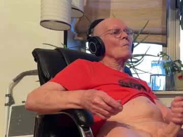 Playdayfunshow Chaturbate stream image from April 30, 2025