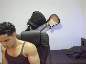 Zenhzu Chaturbate stream image from May 01, 2025