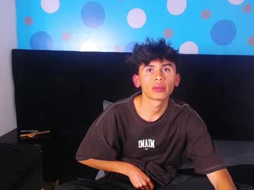 Oliver21zk Chaturbate stream image from May 01, 2025