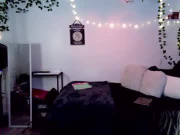 Cherrieamaretto Chaturbate stream image from May 01, 2025