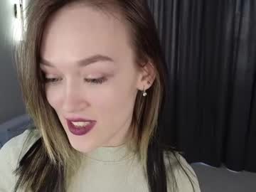 Eva_Glover Chaturbate stream image from May 01, 2025