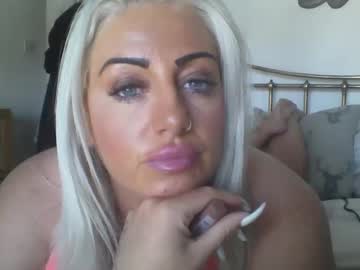 Louisetxoxo Chaturbate stream image from May 01, 2025