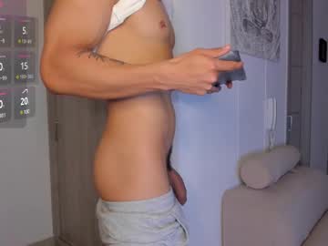 Aaronmagnum Chaturbate stream image from May 01, 2025