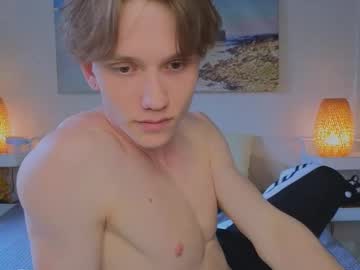 Pupsenish Chaturbate stream image from May 01, 2025