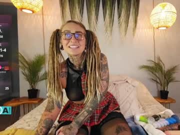 Cheviblue Chaturbate stream image from May 01, 2025