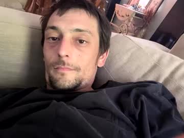 Urmumhrtsmikok Chaturbate stream image from May 01, 2025