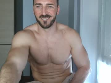 Aaront0pmuscles Chaturbate stream image from May 01, 2025