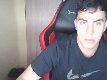Aaronlavine Chaturbate stream image from May 01, 2025
