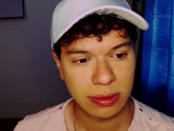 Rexbunnybody Chaturbate stream image from May 01, 2025