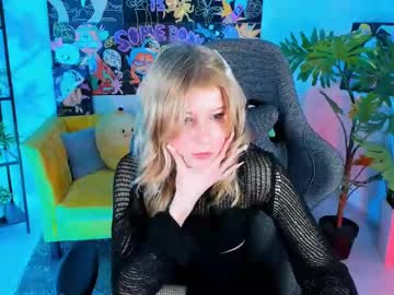 Miachains Chaturbate stream image from May 01, 2025