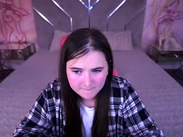 Bambiliii Chaturbate stream image from May 01, 2025