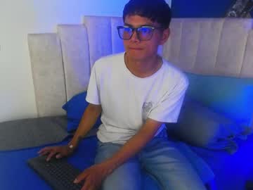 Dooggy_23 Chaturbate stream image from May 01, 2025