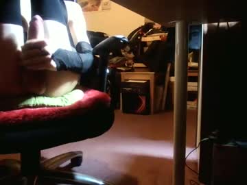 Houser37 Chaturbate stream image from May 01, 2025