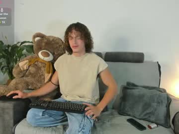 All3x4ndro Chaturbate stream image from May 02, 2025