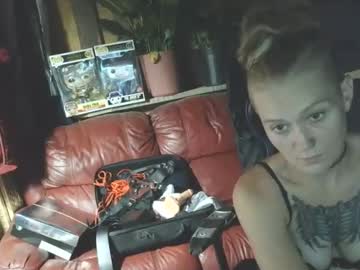 Queenfrostbitten Chaturbate stream image from May 02, 2025
