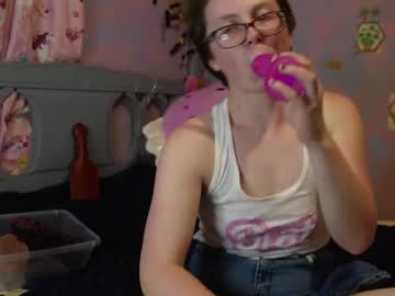 Backyardkitty Chaturbate stream image from May 02, 2025
